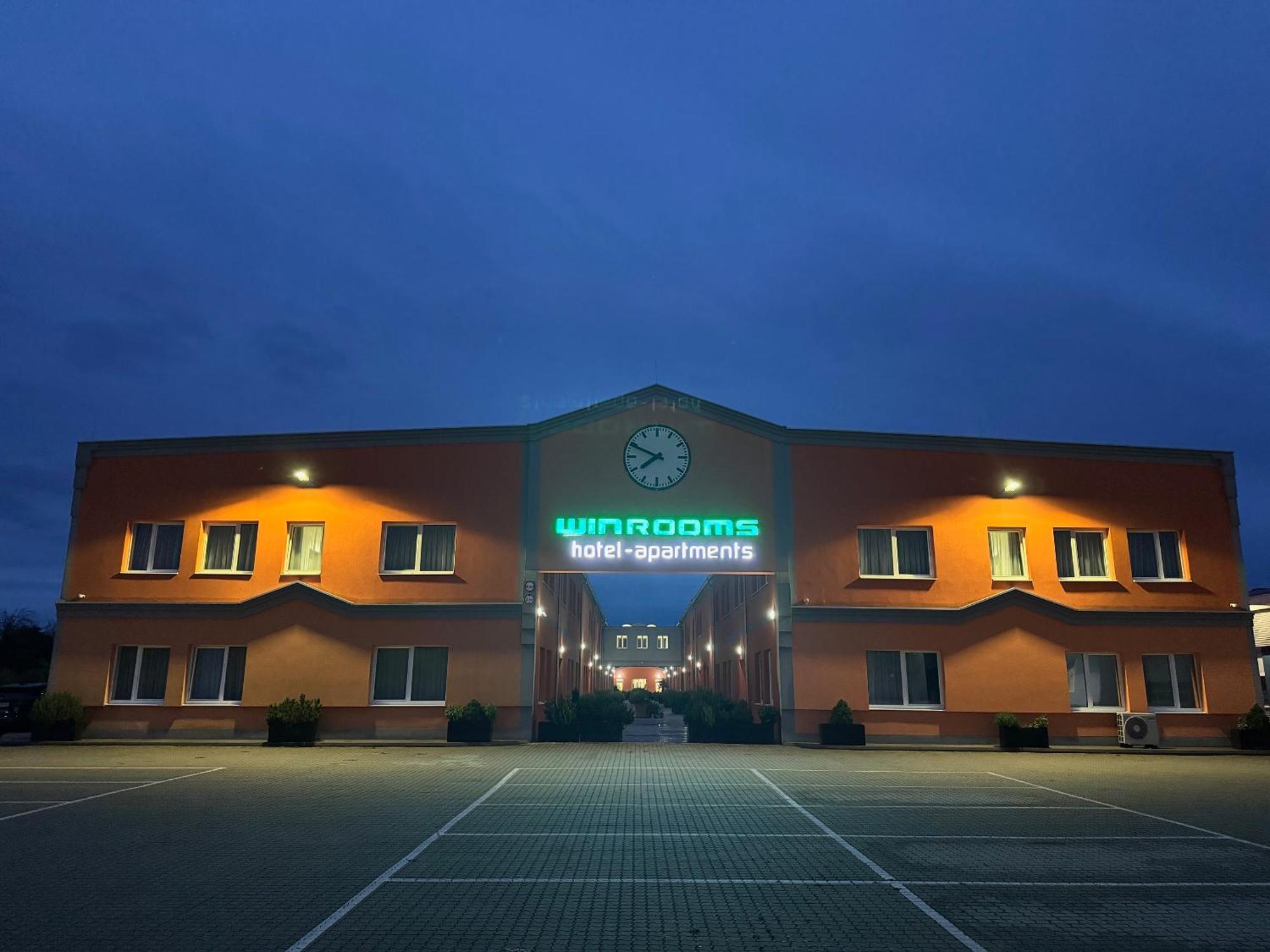 Winrooms Seminar Hotel&Apartments Wiener Neustadt Buitenkant foto