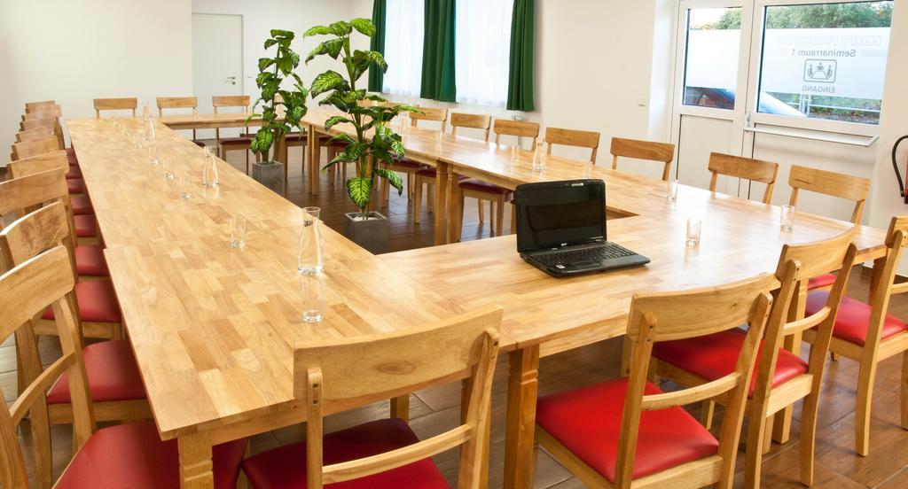Winrooms Seminar Hotel&Apartments Wiener Neustadt Buitenkant foto