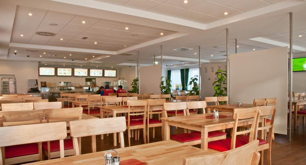 Winrooms Seminar Hotel&Apartments Wiener Neustadt Buitenkant foto