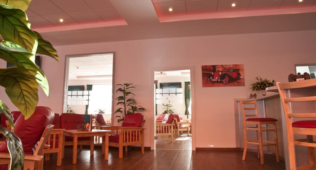 Winrooms Seminar Hotel&Apartments Wiener Neustadt Buitenkant foto