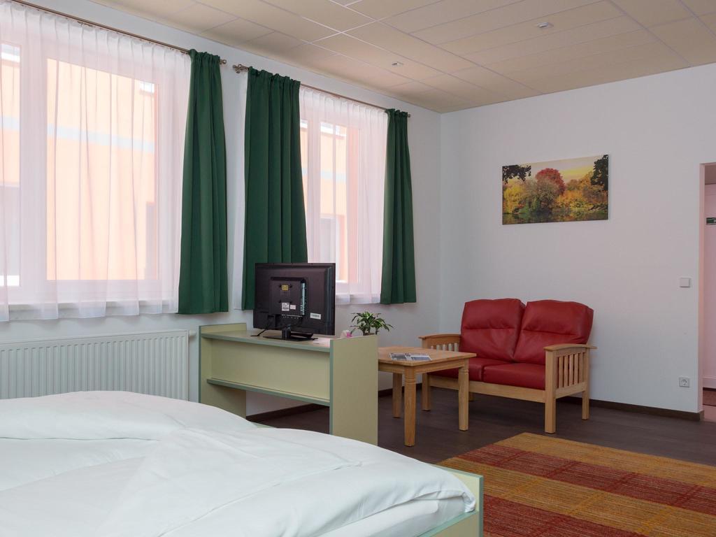 Winrooms Seminar Hotel&Apartments Wiener Neustadt Buitenkant foto
