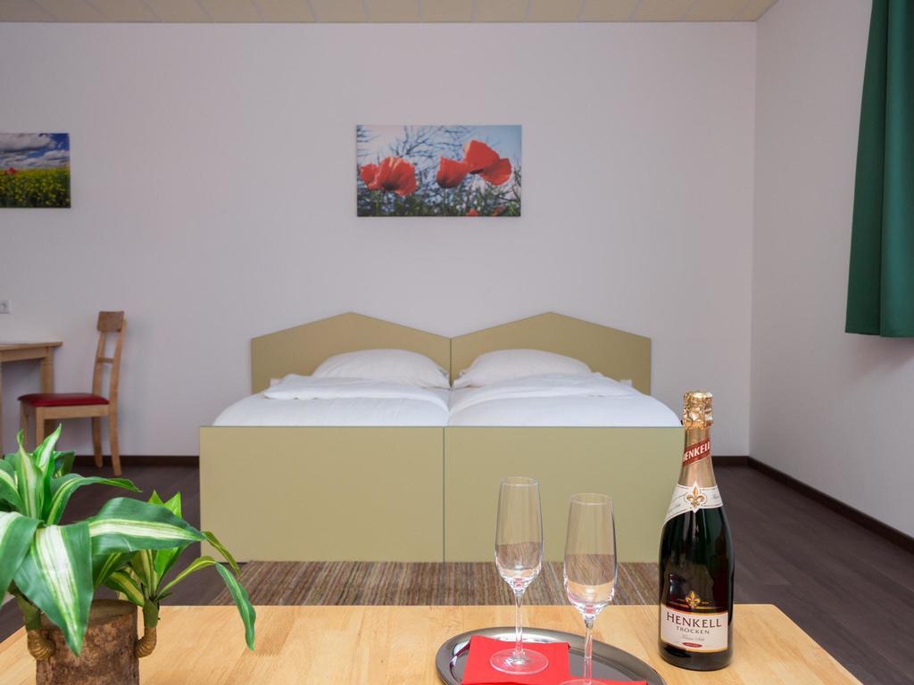 Winrooms Seminar Hotel&Apartments Wiener Neustadt Buitenkant foto