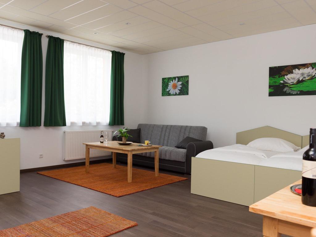 Winrooms Seminar Hotel&Apartments Wiener Neustadt Buitenkant foto