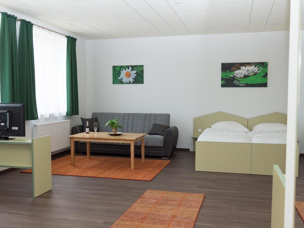 Winrooms Seminar Hotel&Apartments Wiener Neustadt Buitenkant foto