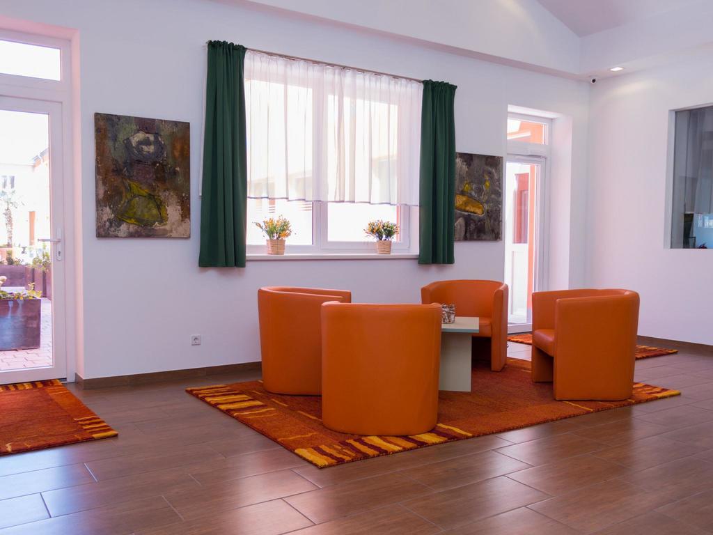 Winrooms Seminar Hotel&Apartments Wiener Neustadt Buitenkant foto