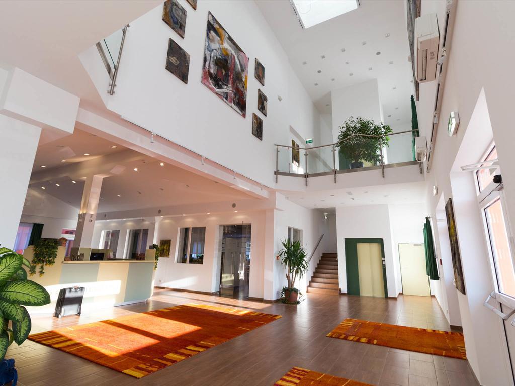 Winrooms Seminar Hotel&Apartments Wiener Neustadt Buitenkant foto