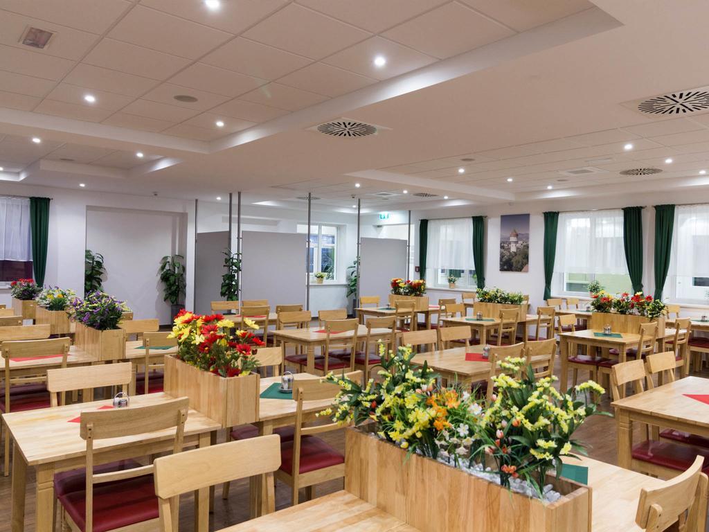 Winrooms Seminar Hotel&Apartments Wiener Neustadt Buitenkant foto