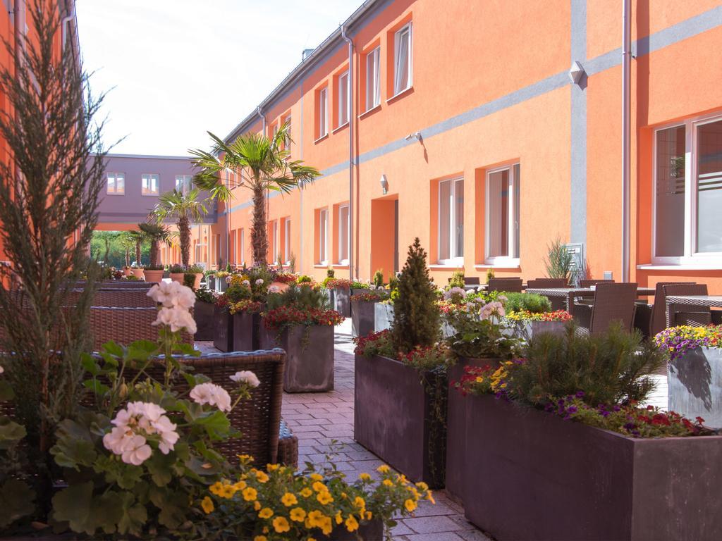 Winrooms Seminar Hotel&Apartments Wiener Neustadt Buitenkant foto