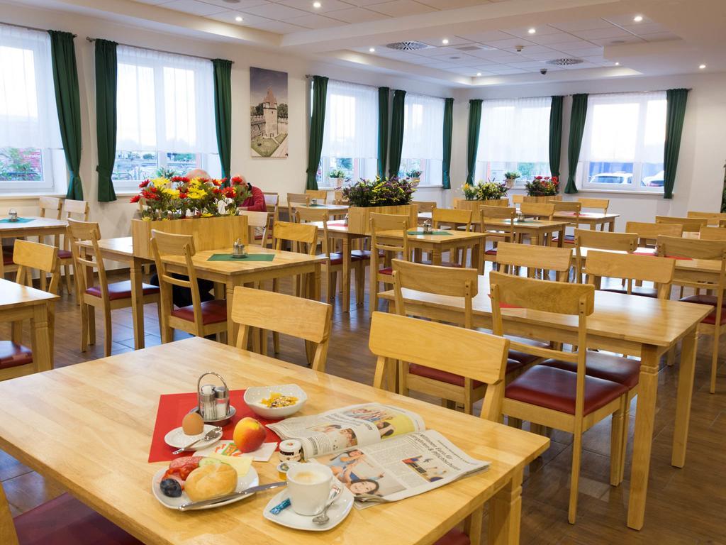 Winrooms Seminar Hotel&Apartments Wiener Neustadt Buitenkant foto